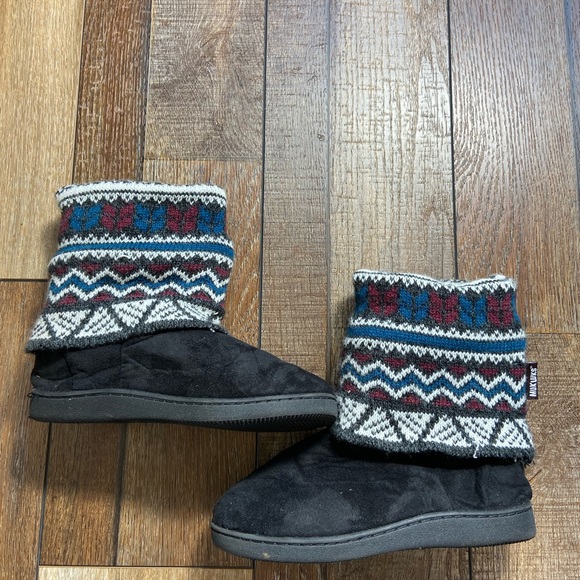 Muk Luks Fleece Lined Knit Slippers Size S 5 to 6 - Picture 3 of 10